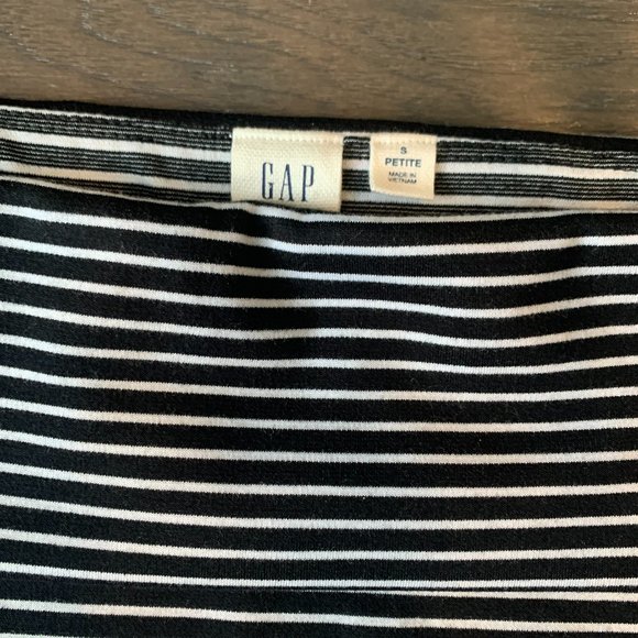 Gap Off the Shoulder Top - Picture 3 of 3